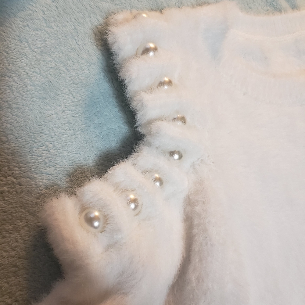 sweater - Picture 3 of 4
